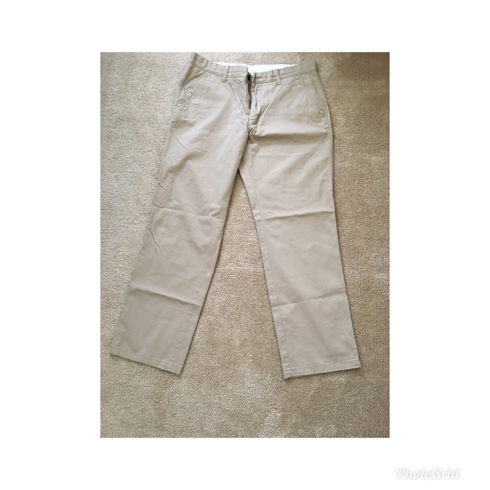 Haggar Men’s Life Khaki Straight fit.